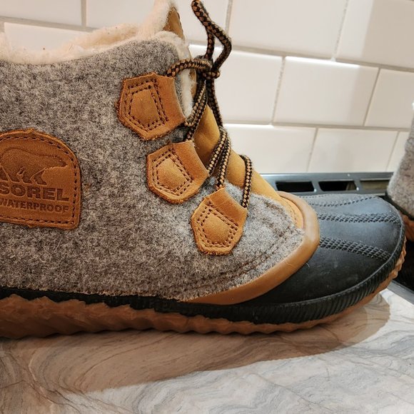 Sorel Out N About Boots - Picture 5 of 9